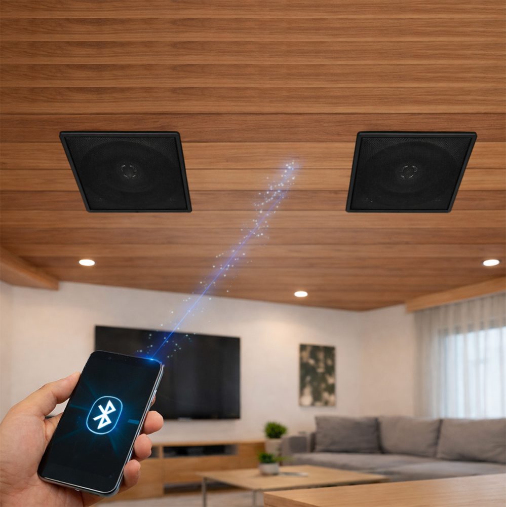 Arandelas ativas quadradas pretas instaladas no forro, tocando música do celular por Bluetooth